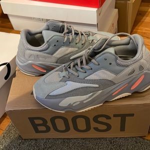 yeezy 700